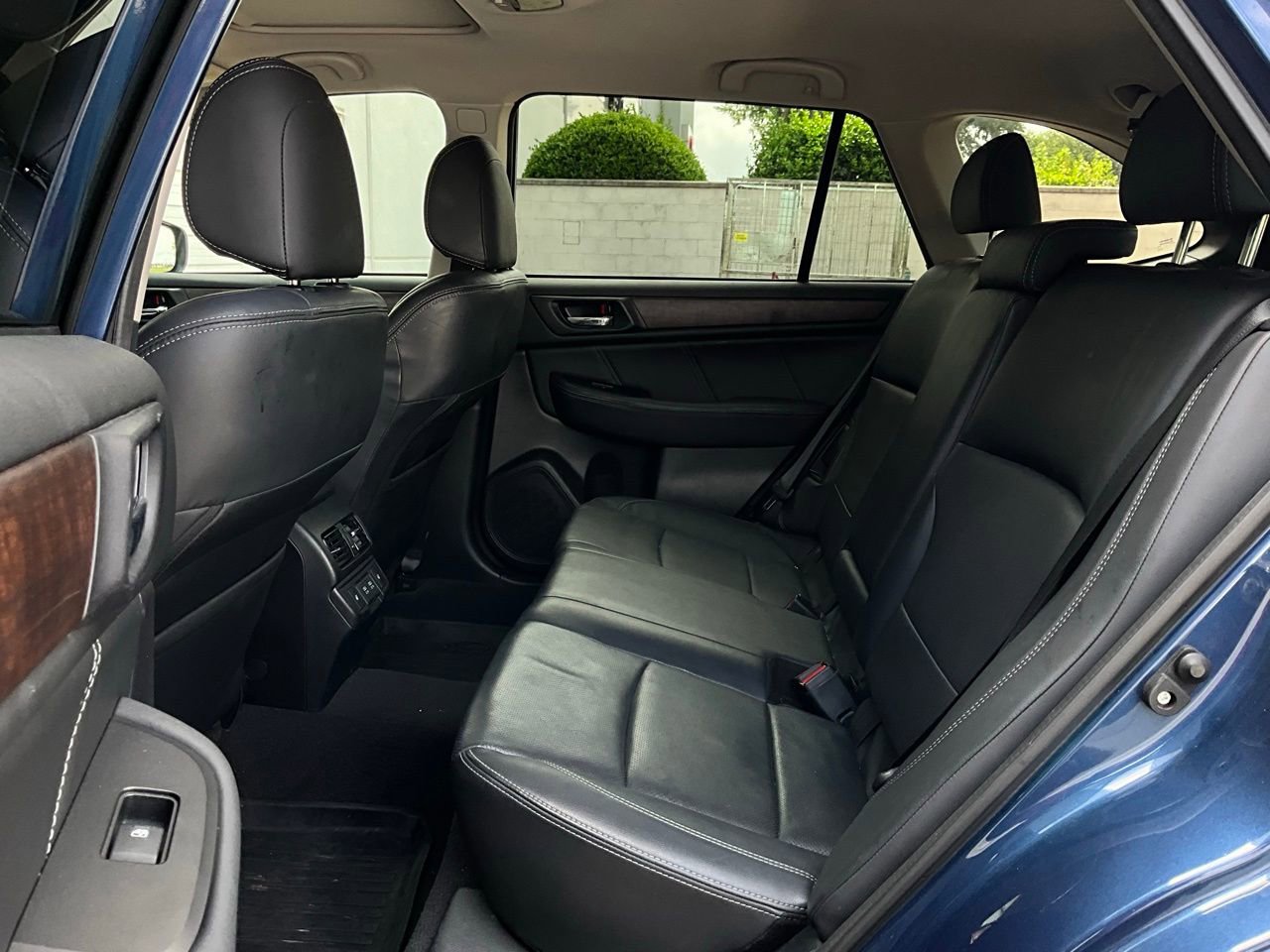 Used 2019 Subaru Outback 3.6R Limited AWD/4WD image 12
