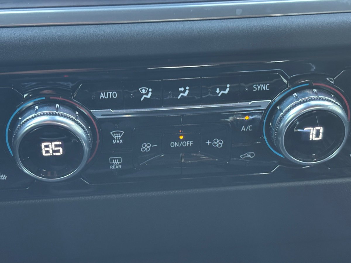 Certified 2025 GMC Sierra 1500 SLT image 4