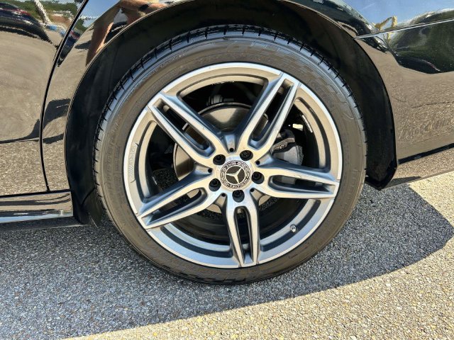 Used 2020 Mercedes-Benz E 350 Sedan image 3