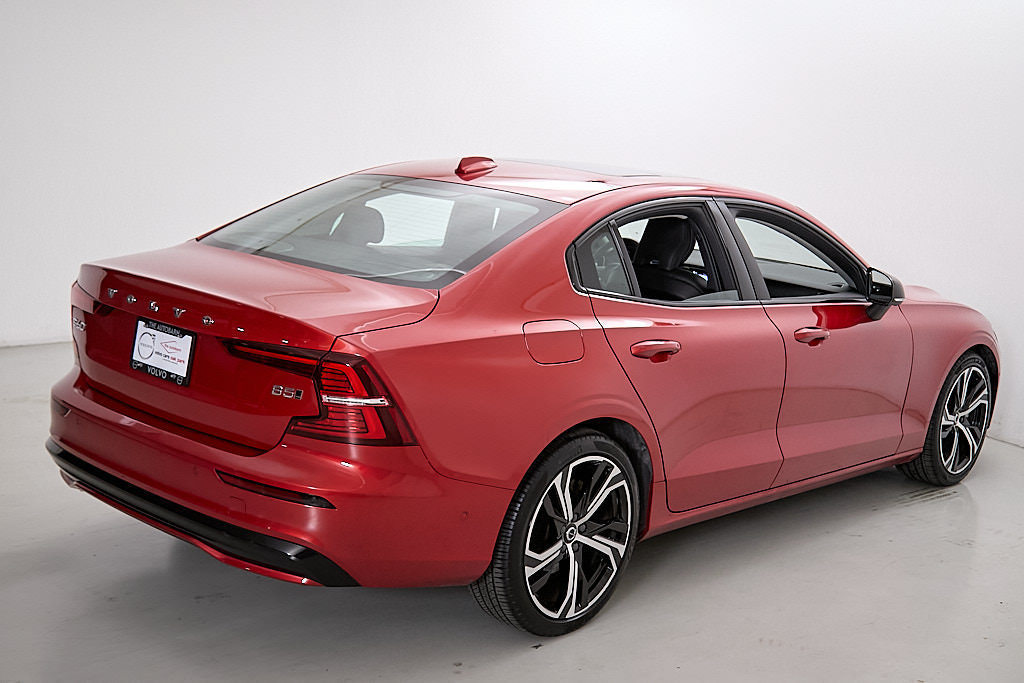 Certified 2024 Volvo S60 B5 Plus AWD/4WD image 9