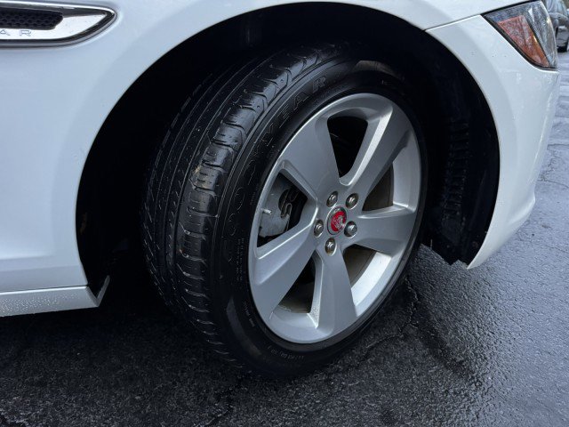 Used 2017 Jaguar XF RWD image 41