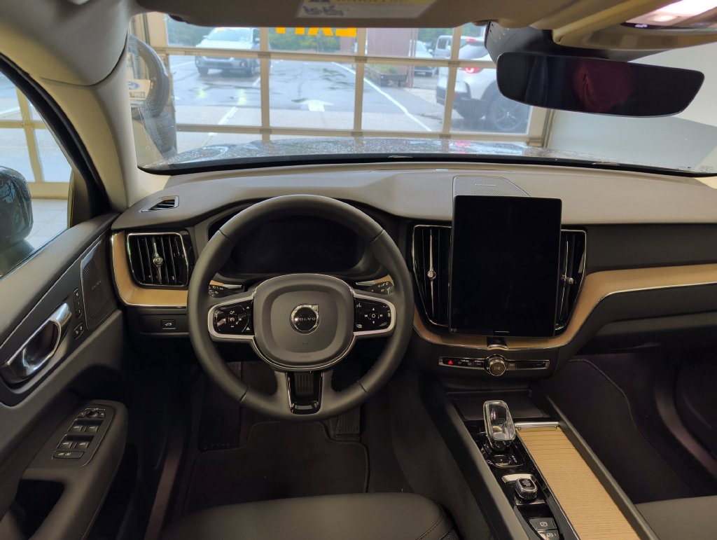 New 2026 Volvo XC60 B5 Plus w/ Protection Package Premier AWD/4WD image 21