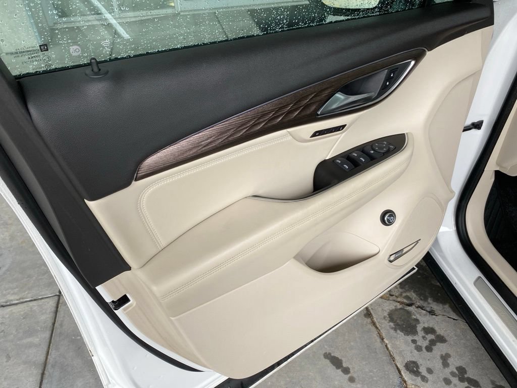 Used 2022 Buick Envision Avenir w/ Technology Package II FWD image 46