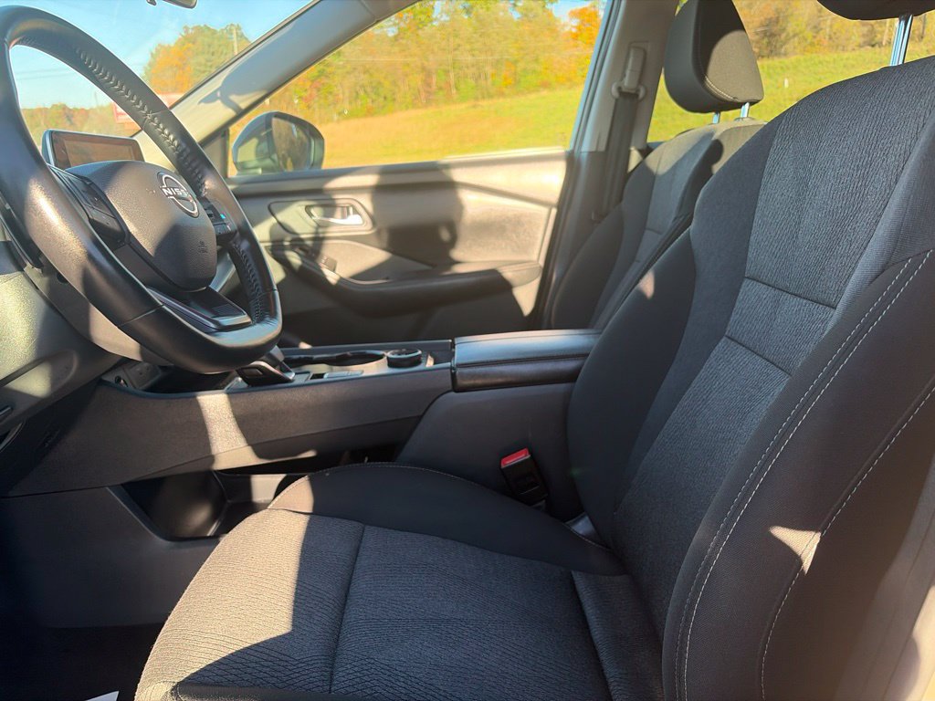 Used 2025 Nissan Rogue SV AWD/4WD image 17