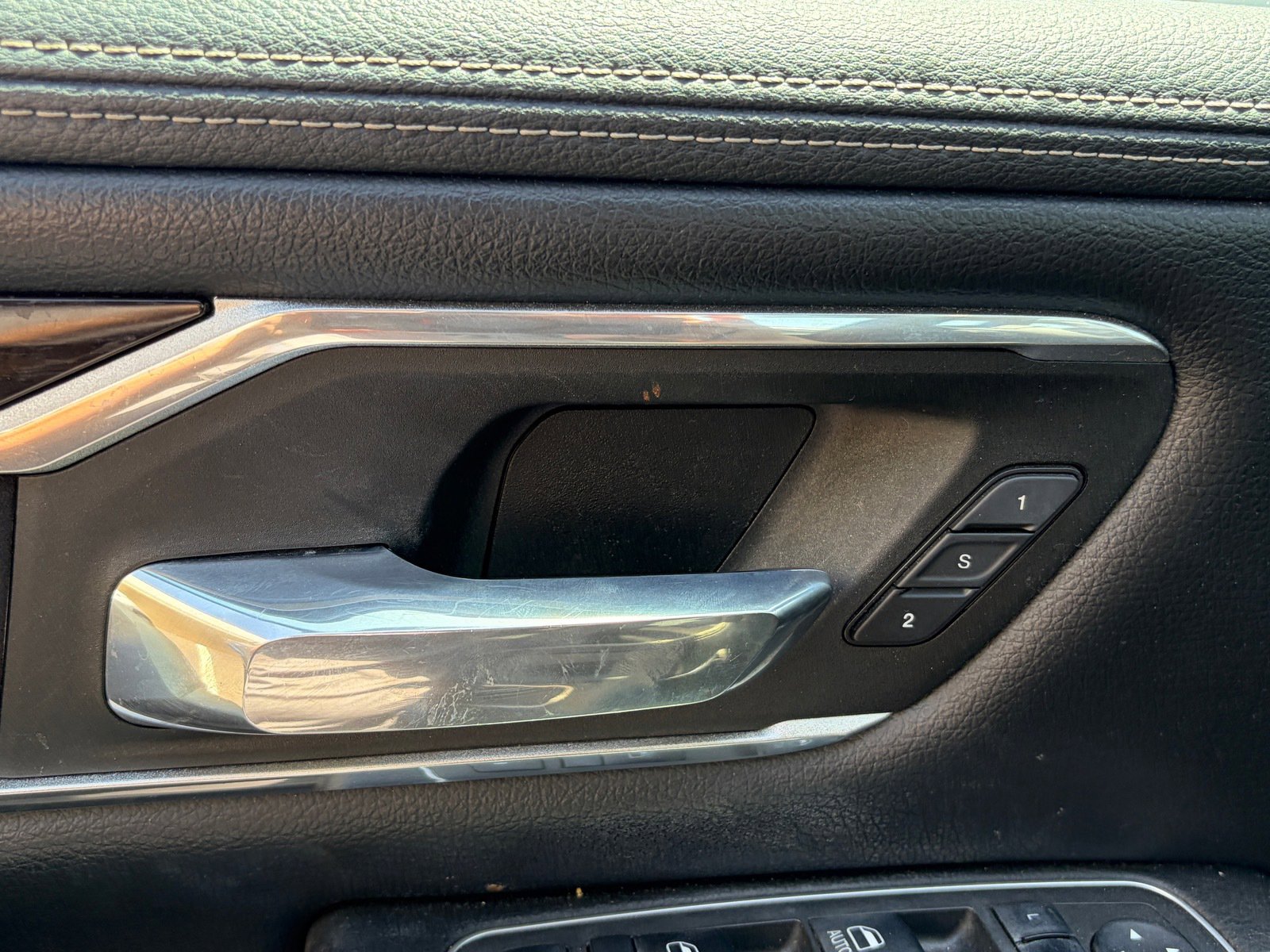 Used 2022 RAM 1500 Laramie AWD/4WD image 9