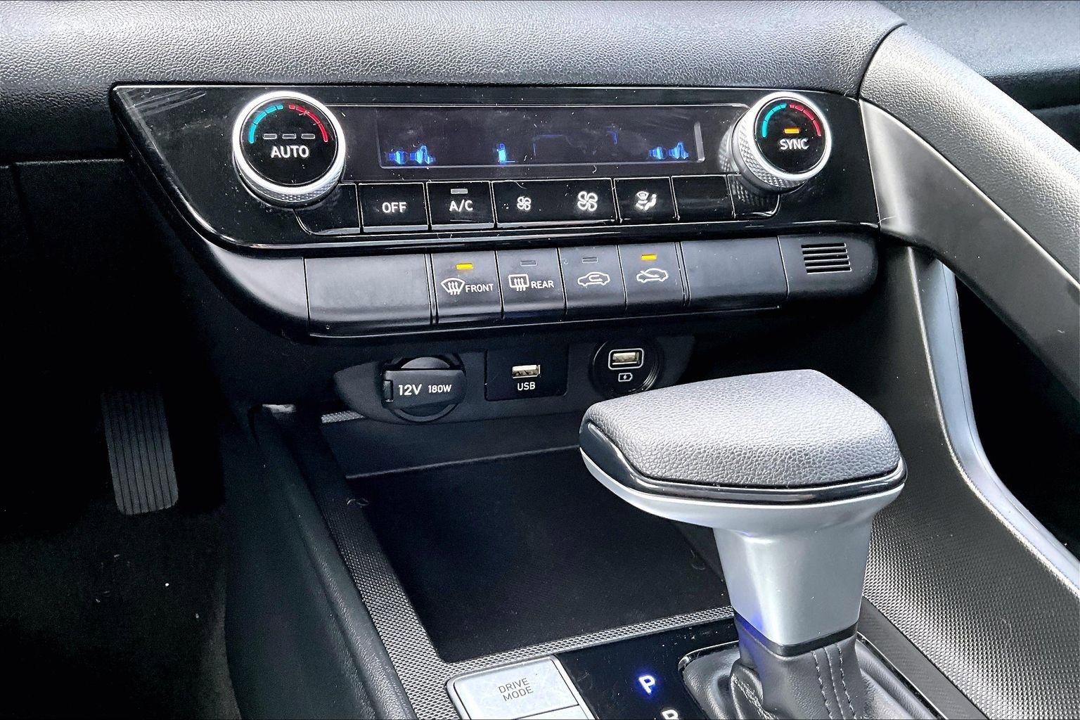 Used 2022 Hyundai Elantra SEL w/ Winter Weather Package image 14