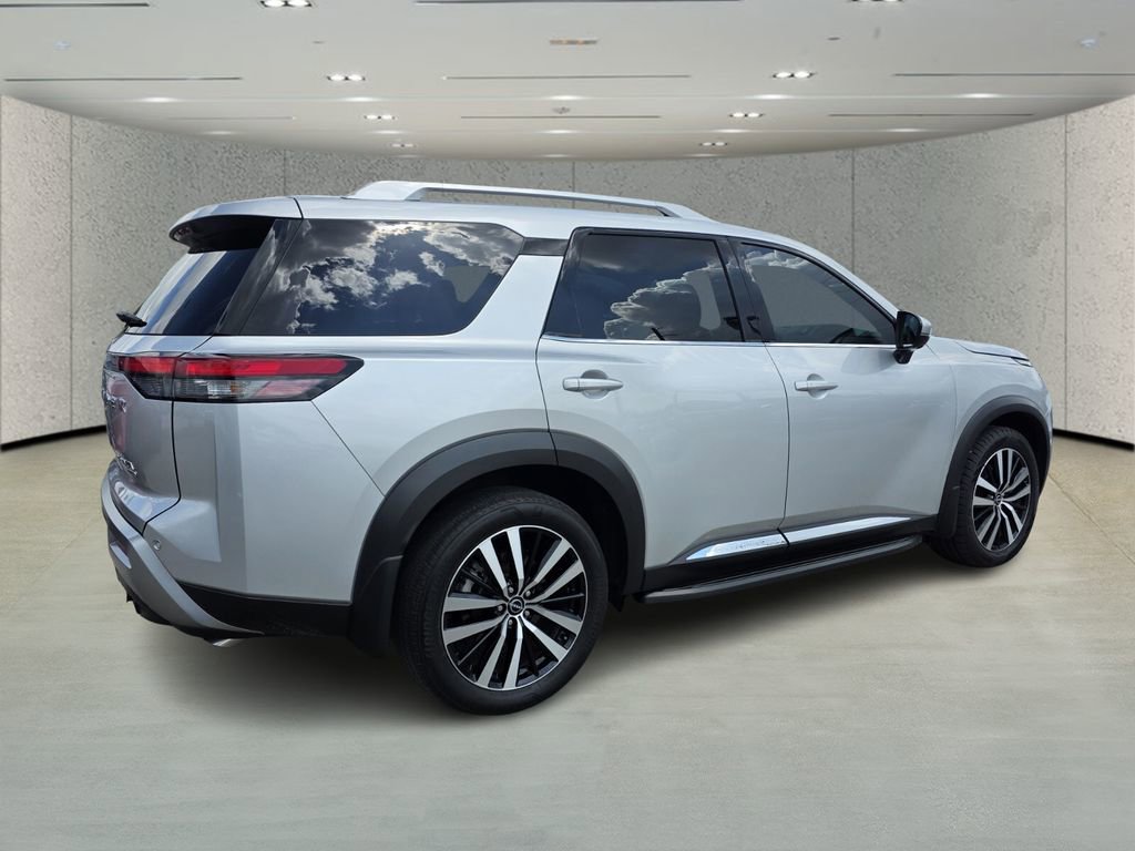 Used 2024 Nissan Pathfinder Platinum w/ Cargo Package image 3