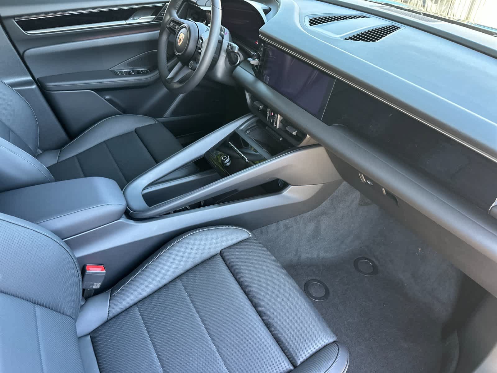 New 2026 Porsche Macan 4 Electric AWD/4WD image 17