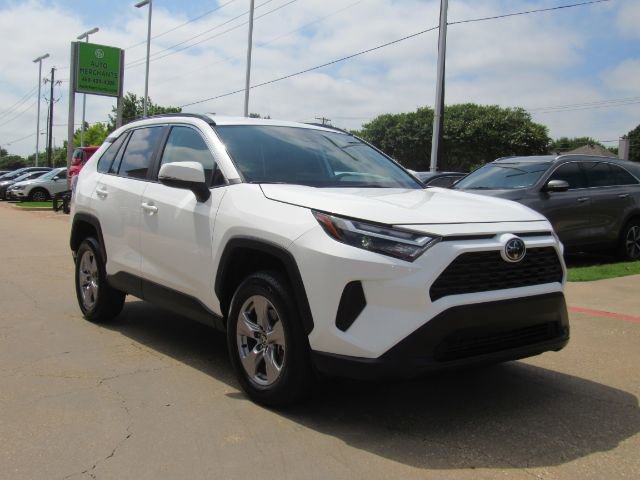 Used 2025 Toyota RAV4 XLE image 4