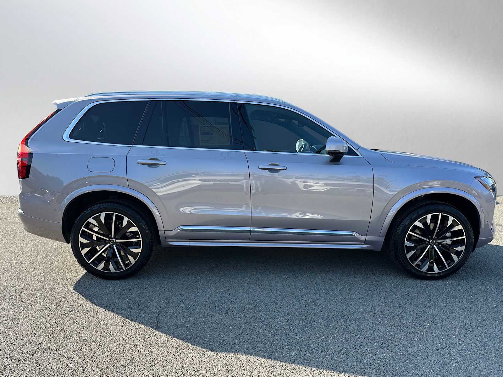 New 2026 Volvo XC90 B6 Plus w/ Protection Package Premier image 2