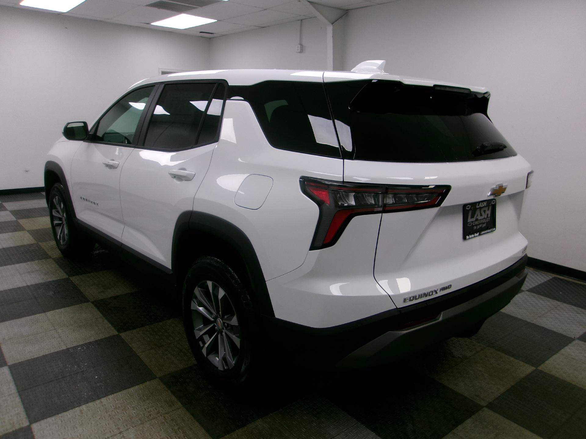 New 2026 Chevrolet Equinox LT AWD/4WD image 4