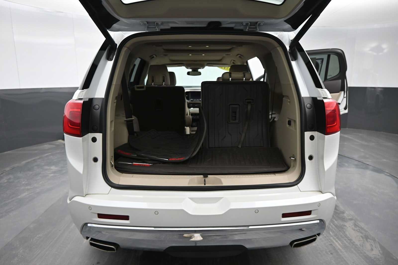 Used 2019 GMC Acadia Denali w/ Technology Package AWD/4WD image 15