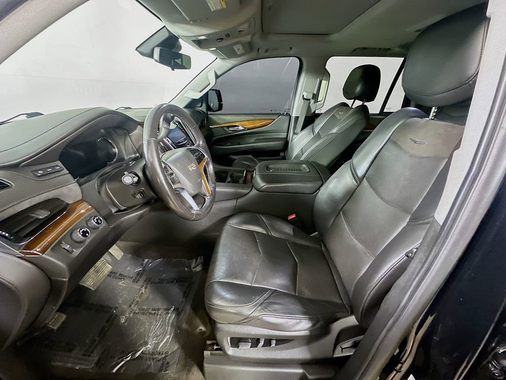 Used 2020 Cadillac Escalade Luxury w/ Escalade Sport Edition image 16