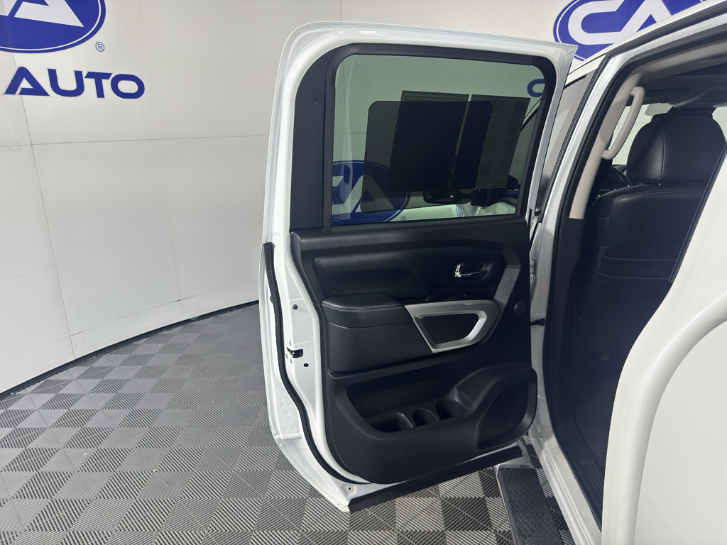 Used 2020 Nissan Titan SL w/ Moonroof Package RWD image 30