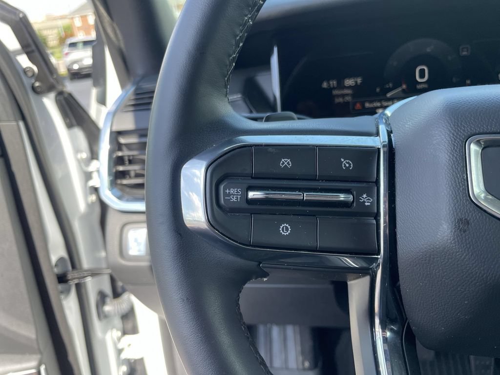Used 2025 GMC Acadia Elevation w/ Elevation Premium Package FWD image 16