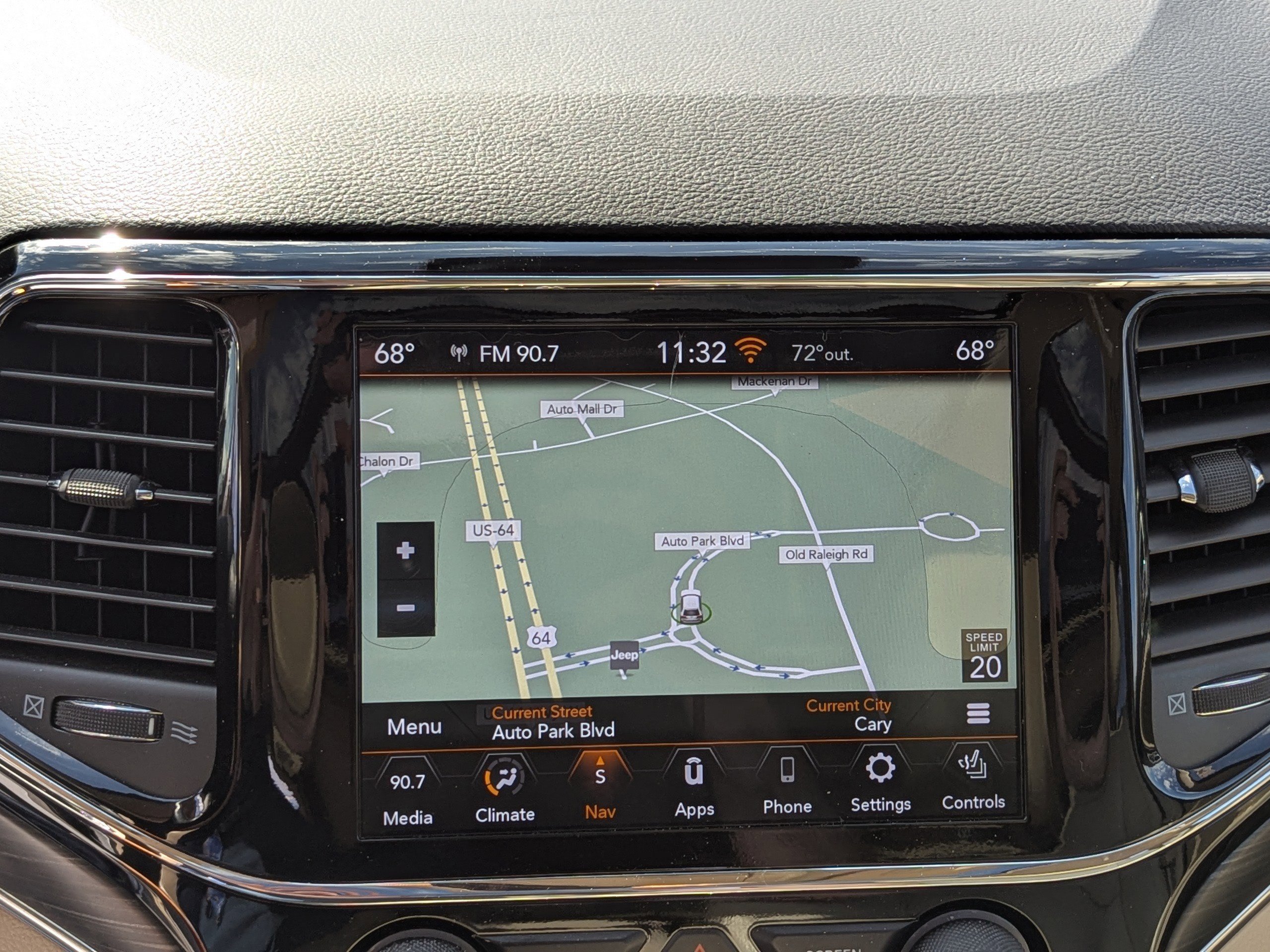 Used 2020 Jeep Grand Cherokee Limited w/ Luxury Group II image 23