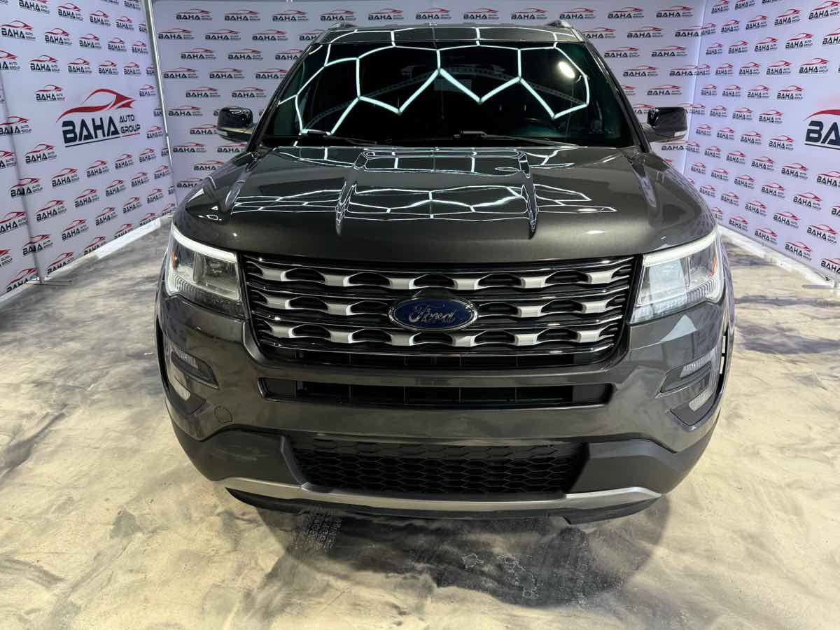 Used 2017 Ford Explorer XLT AWD/4WD image 2
