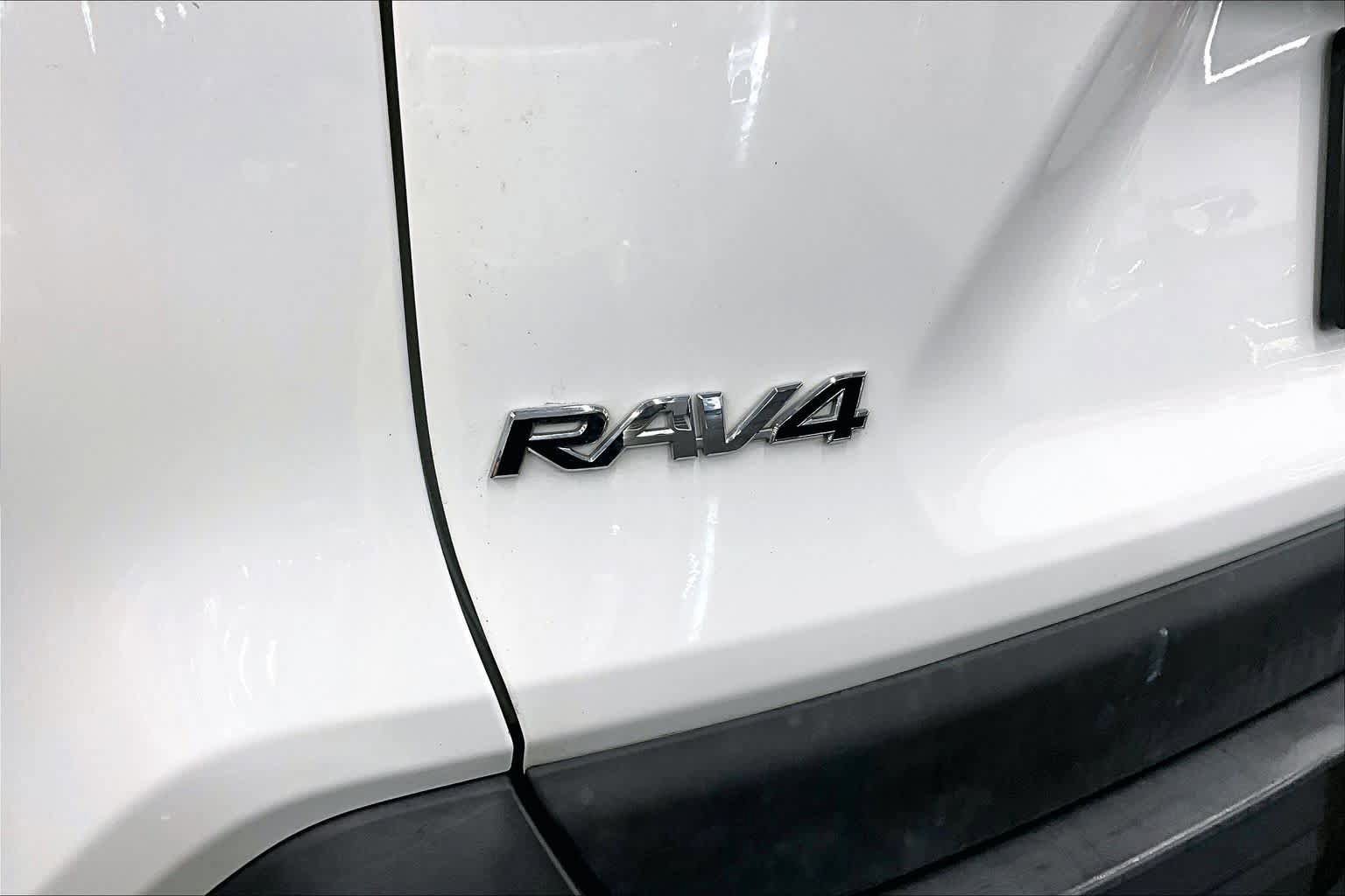 Used 2023 Toyota RAV4 LE AWD/4WD image 9