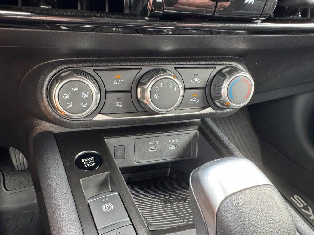 Used 2025 Nissan Kicks SV image 18