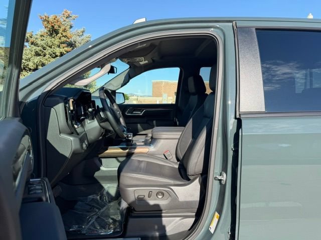 Used 2025 Chevrolet Silverado 1500 LT Trail Boss w/ Convenience Package II AWD/4WD image 11