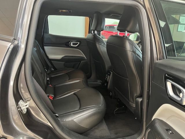 Used 2023 Jeep Compass Limited image 8