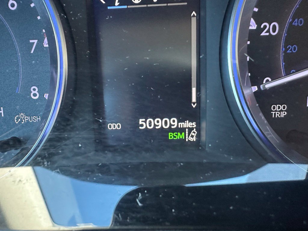 Used 2019 Toyota Highlander XLE FWD image 13