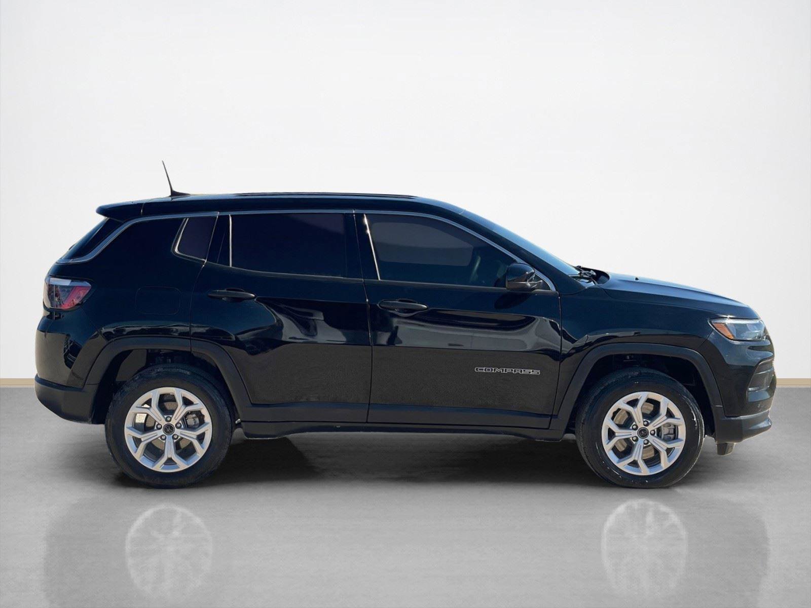 Used 2025 Jeep Compass Sport image 8