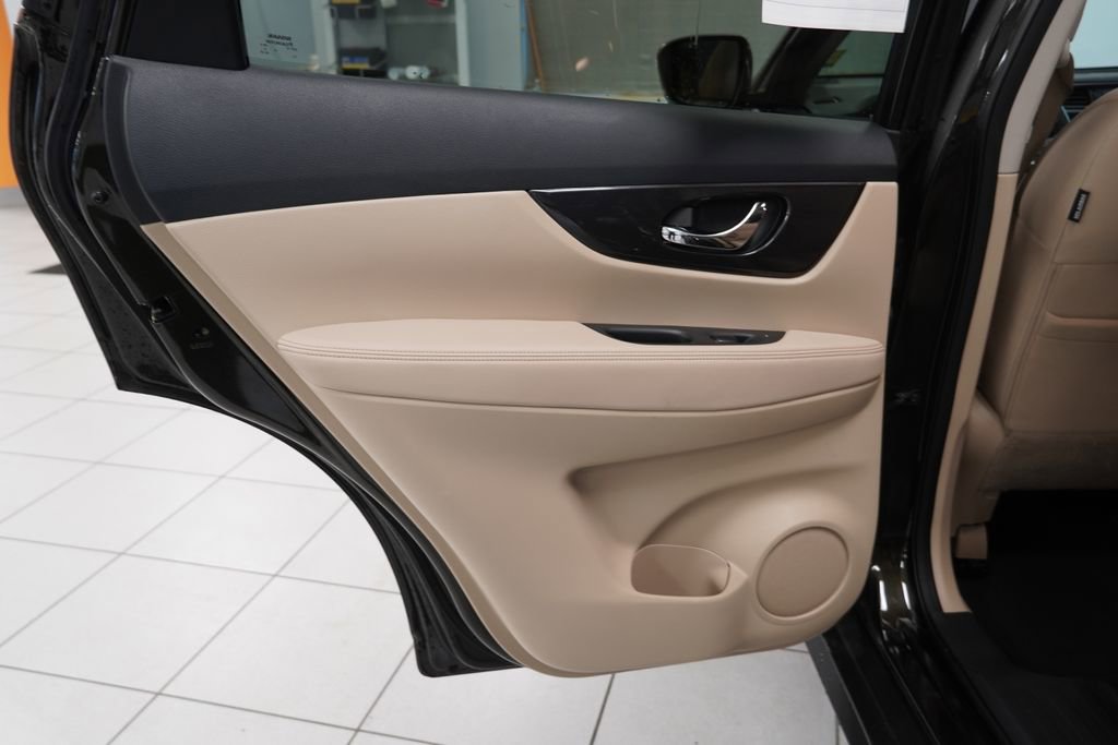 Used 2017 Nissan Rogue SV image 25