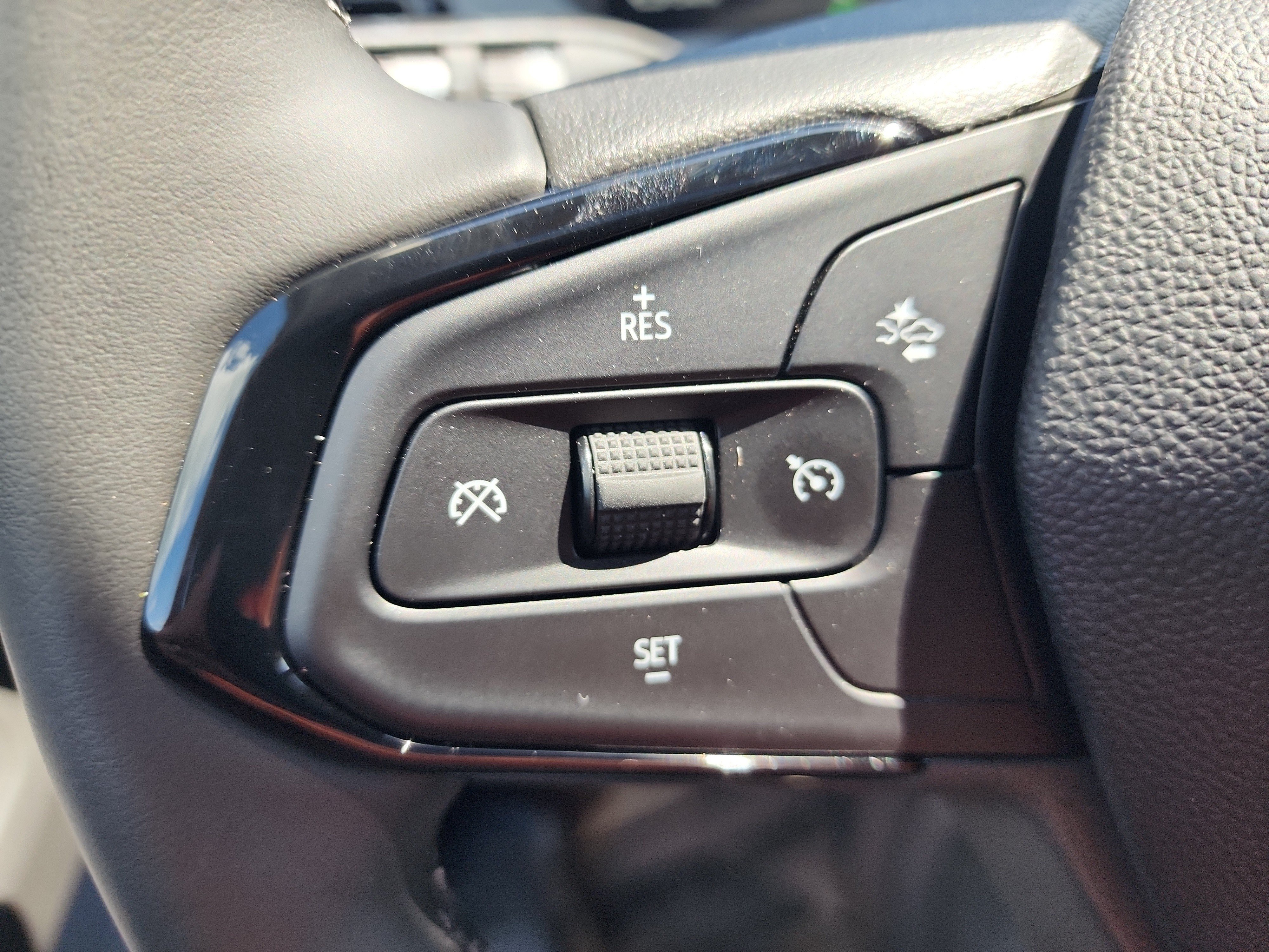 New 2027 Chevrolet Bolt RS w/ Technology Package FWD image 19