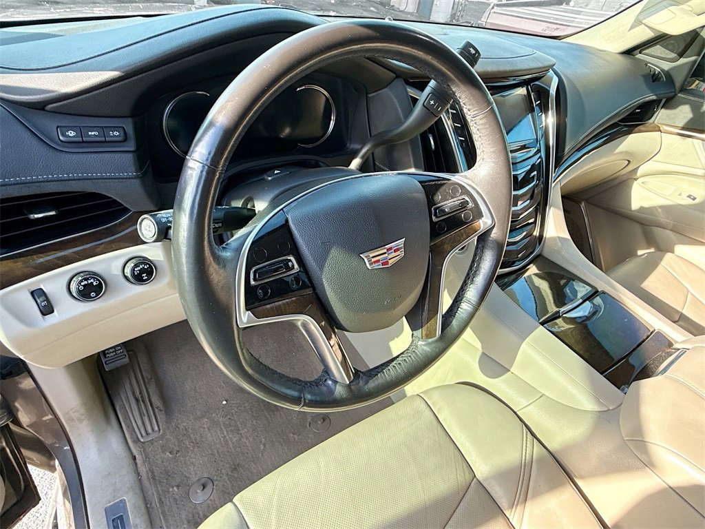 Used 2018 Cadillac Escalade Luxury image 12