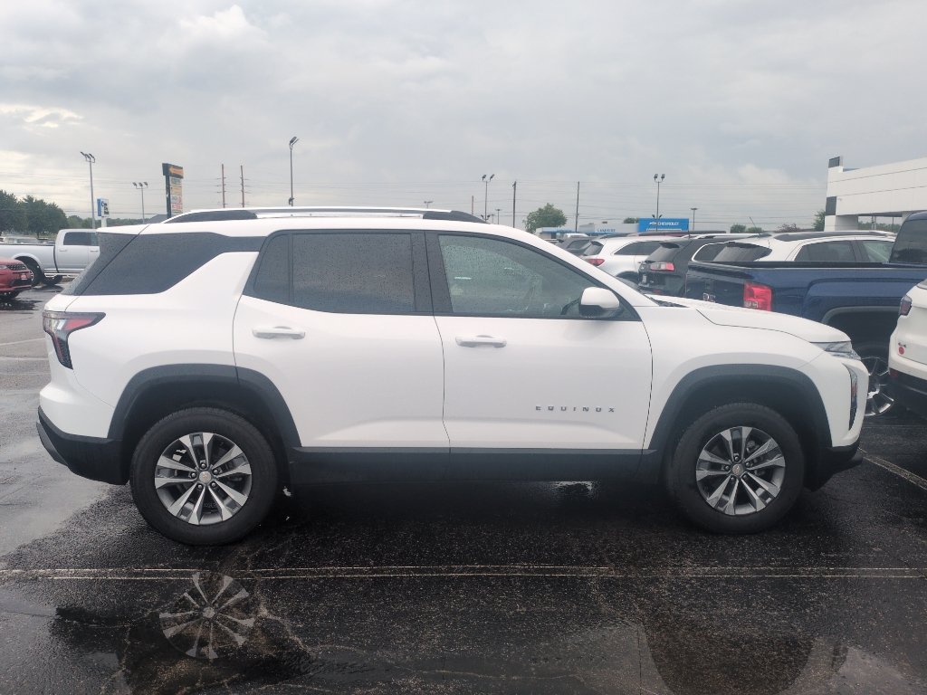 Used 2025 Chevrolet Equinox LT w/ Convenience Package II FWD image 4