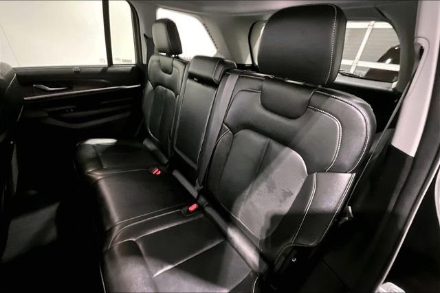 Used 2023 Jeep Grand Cherokee Limited w/ Luxury Tech Group II image 23