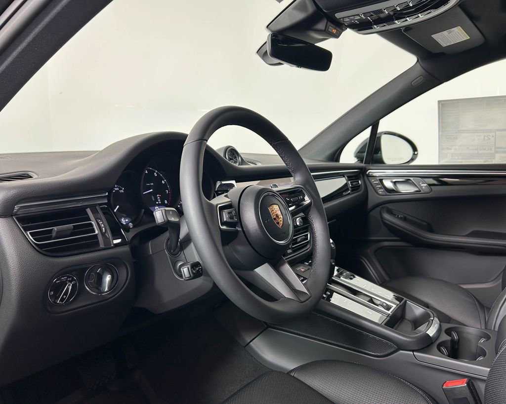 New 2026 Porsche Macan AWD/4WD image 4