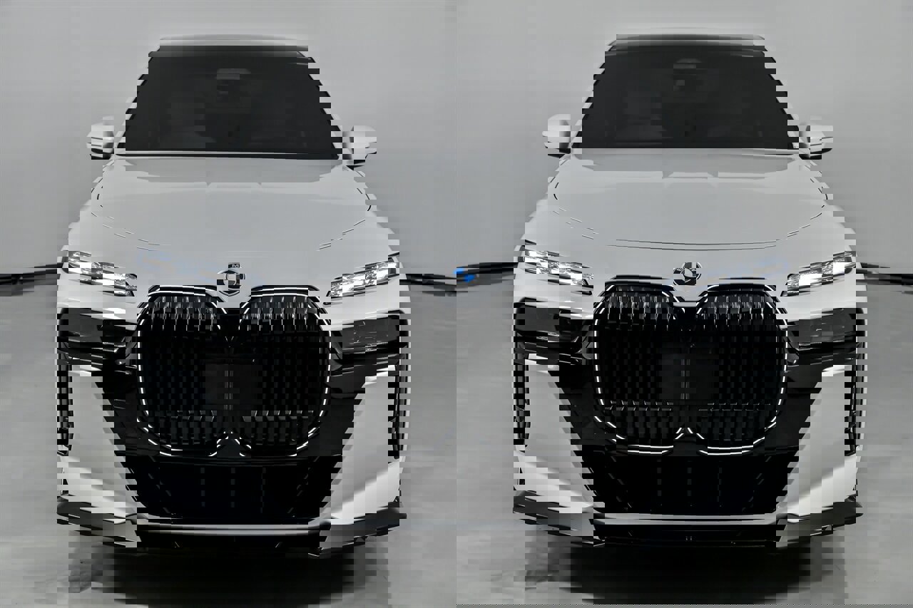 Used 2025 BMW 760i xDrive w/ Executive Package image 4