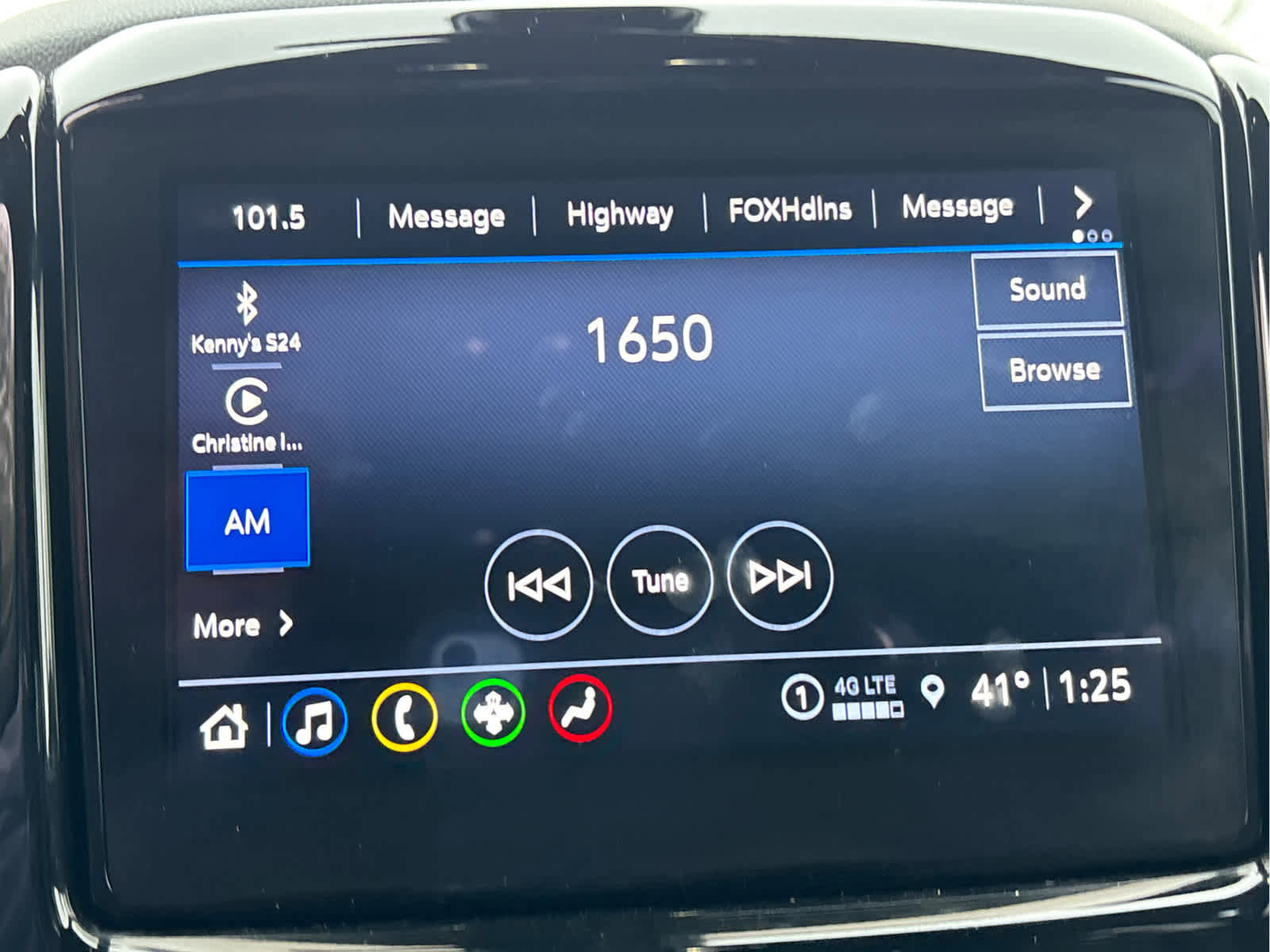 Used 2023 Chevrolet Traverse LT image 16