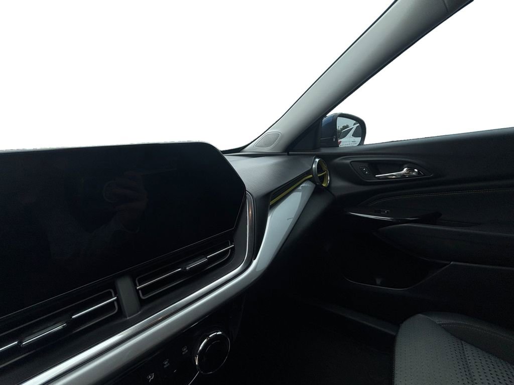 Used 2024 Chevrolet Trax LT FWD image 29