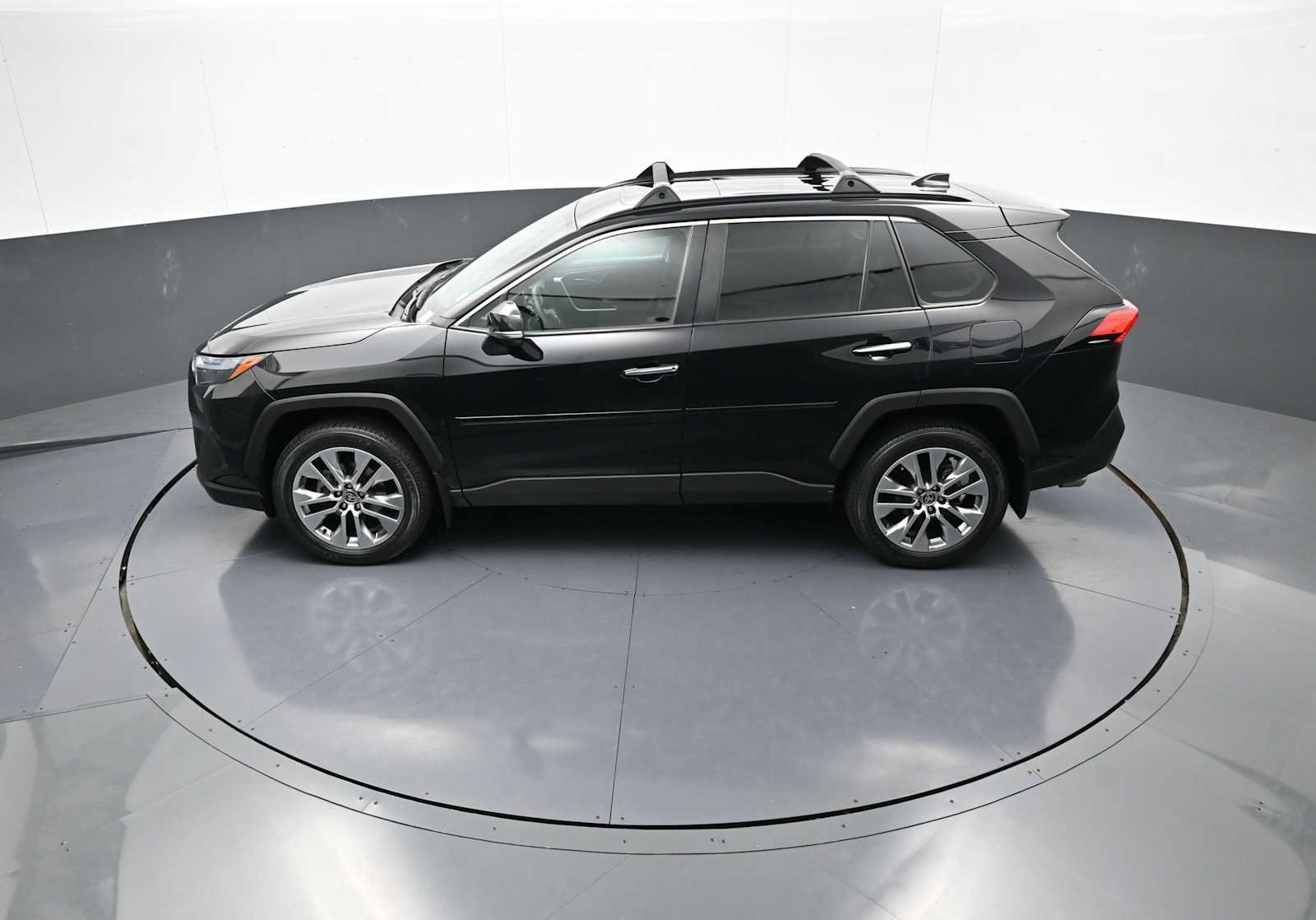 Used 2022 Toyota RAV4 Limited AWD/4WD image 40