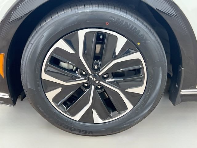 Certified 2022 Kia EV6 Wind image 32
