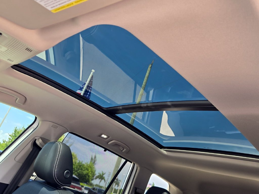 Certified 2026 Volkswagen Atlas SE w/ Panoramic Sunroof Package FWD image 18