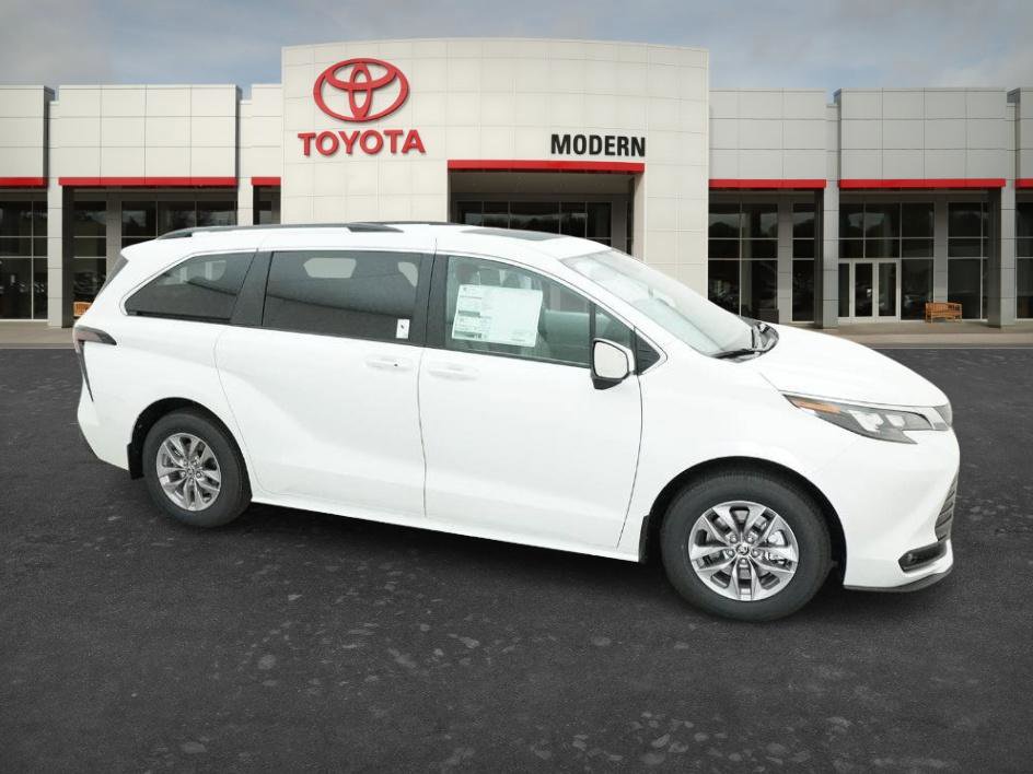 New 2026 Toyota Sienna XLE FWD image 17