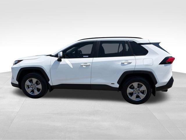 Used 2025 Toyota RAV4 XLE AWD/4WD image 4