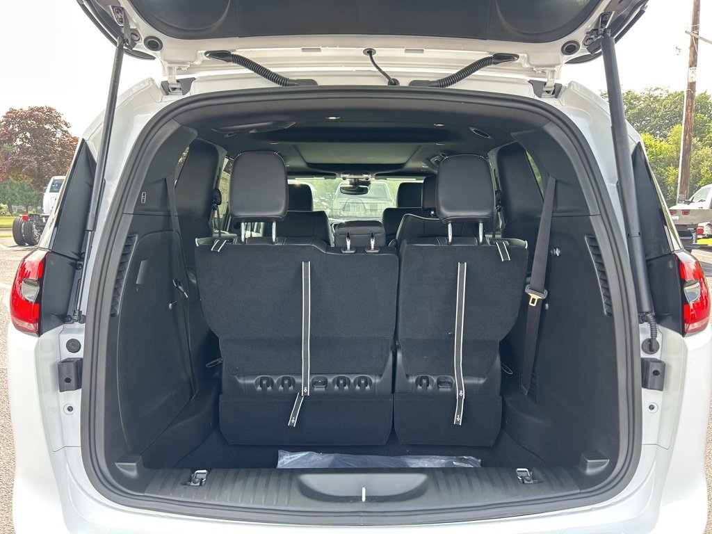 New 2026 Chrysler Pacifica Limited w/ S Appearance Package image 23