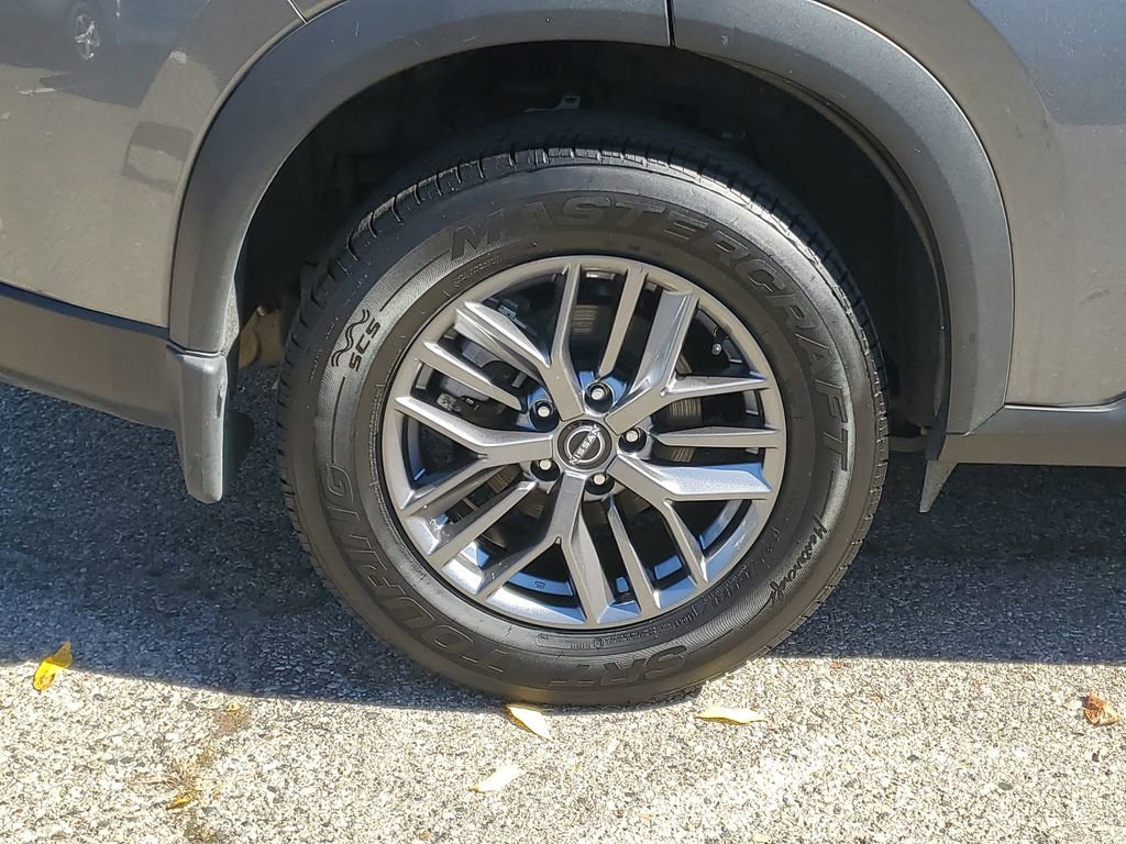 Used 2024 Nissan Rogue S image 5