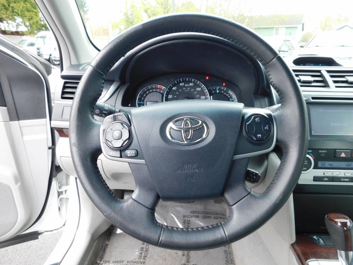 Used 2012 Toyota Camry XLE w/ Leather Pkg image 8