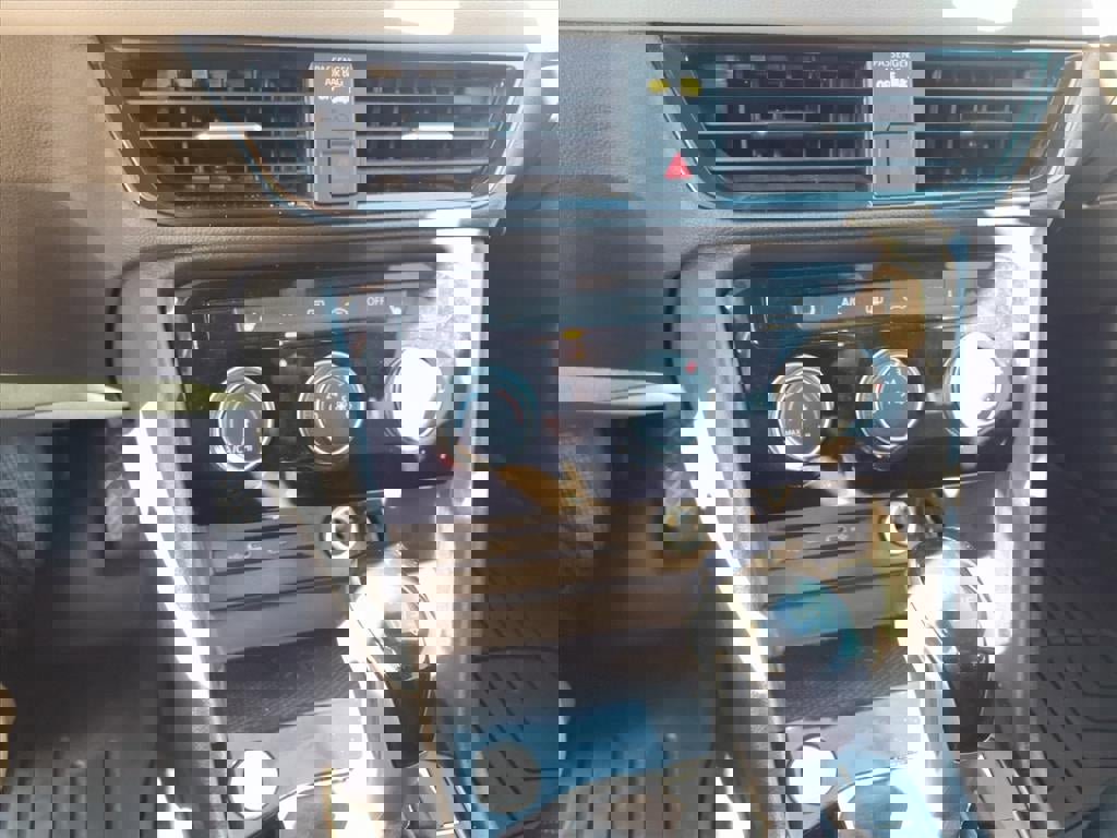 Used 2023 Volkswagen Taos SE image 13