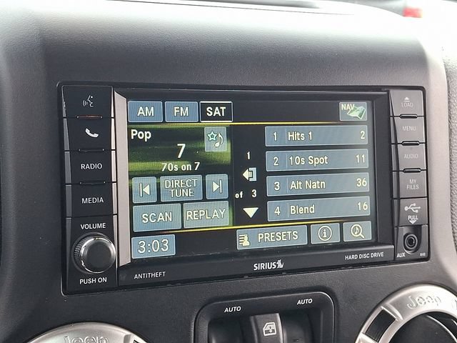 Used 2017 Jeep Wrangler Unlimited Sahara w/ Connectivity Group AWD/4WD image 16