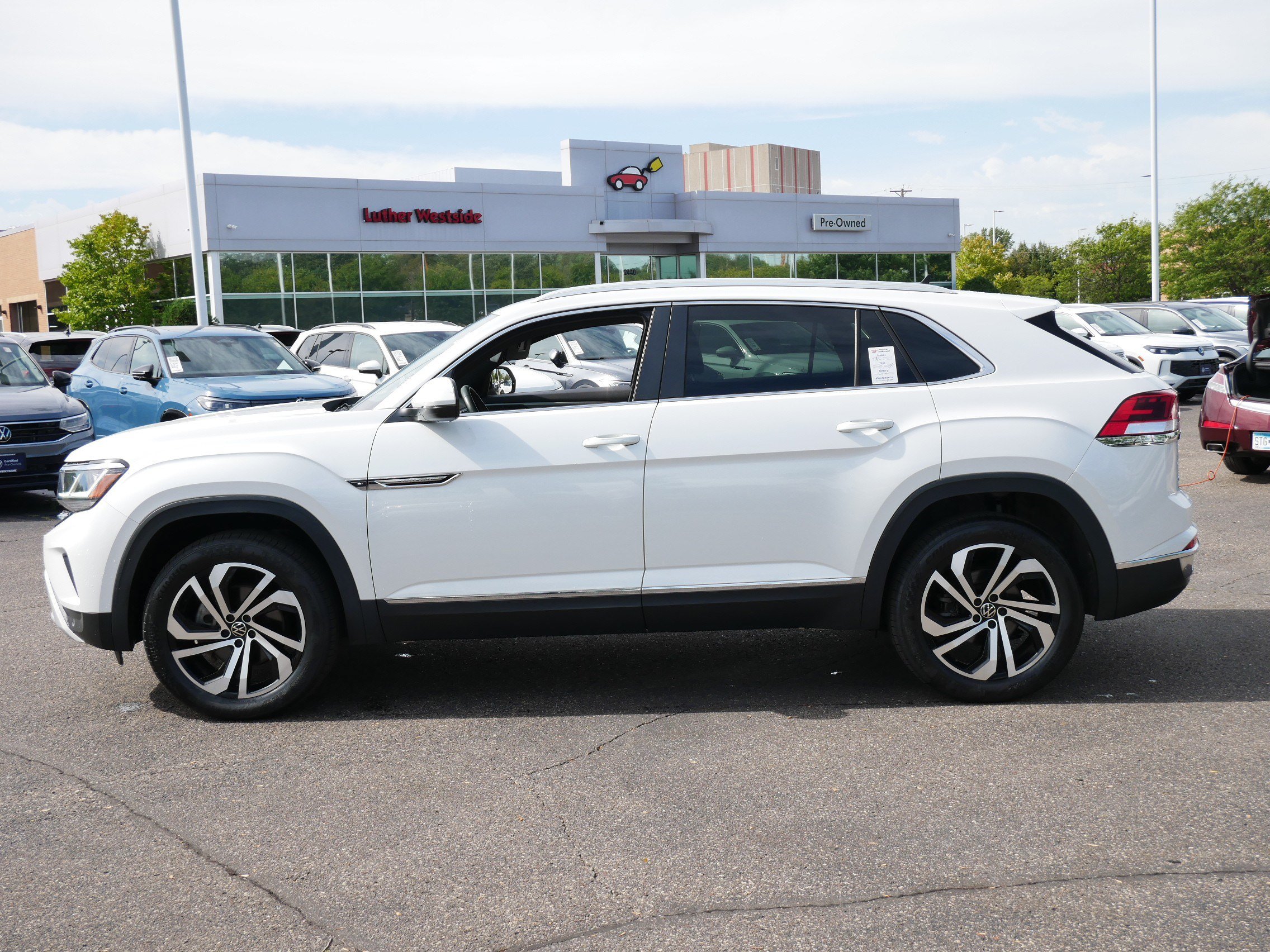 Used 2023 Volkswagen Atlas Cross Sport SEL AWD/4WD image 4