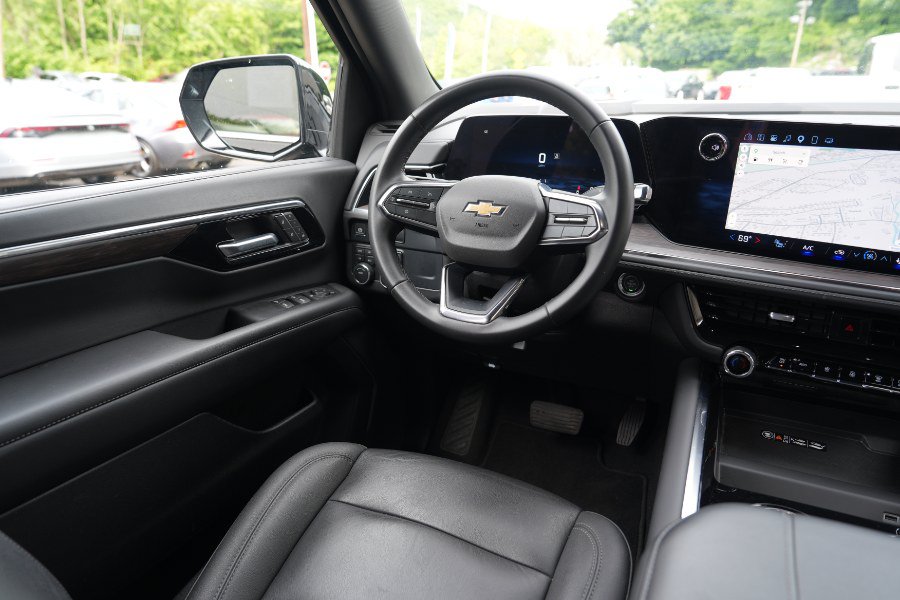 Used 2025 Chevrolet Suburban LT AWD/4WD image 12
