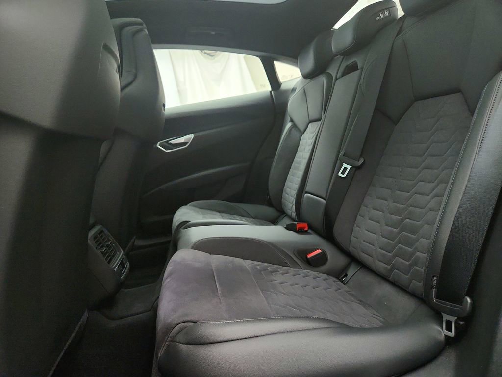 Used 2022 Audi e-tron GT Premium Plus image 27