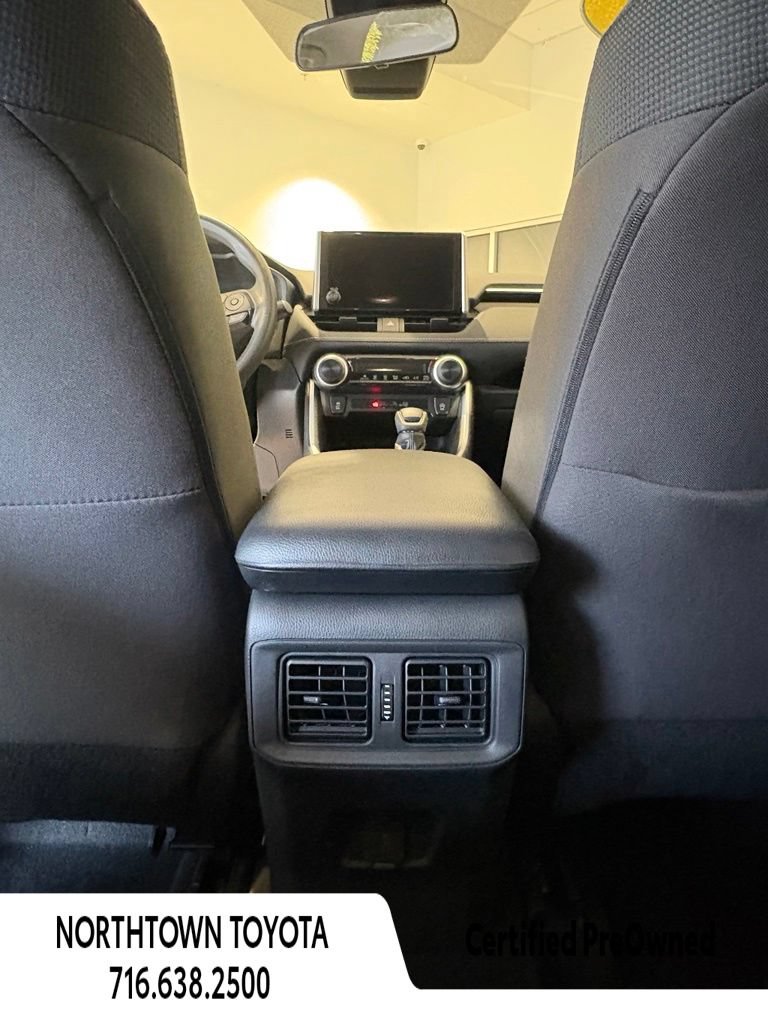 Used 2023 Toyota RAV4 LE AWD/4WD image 18